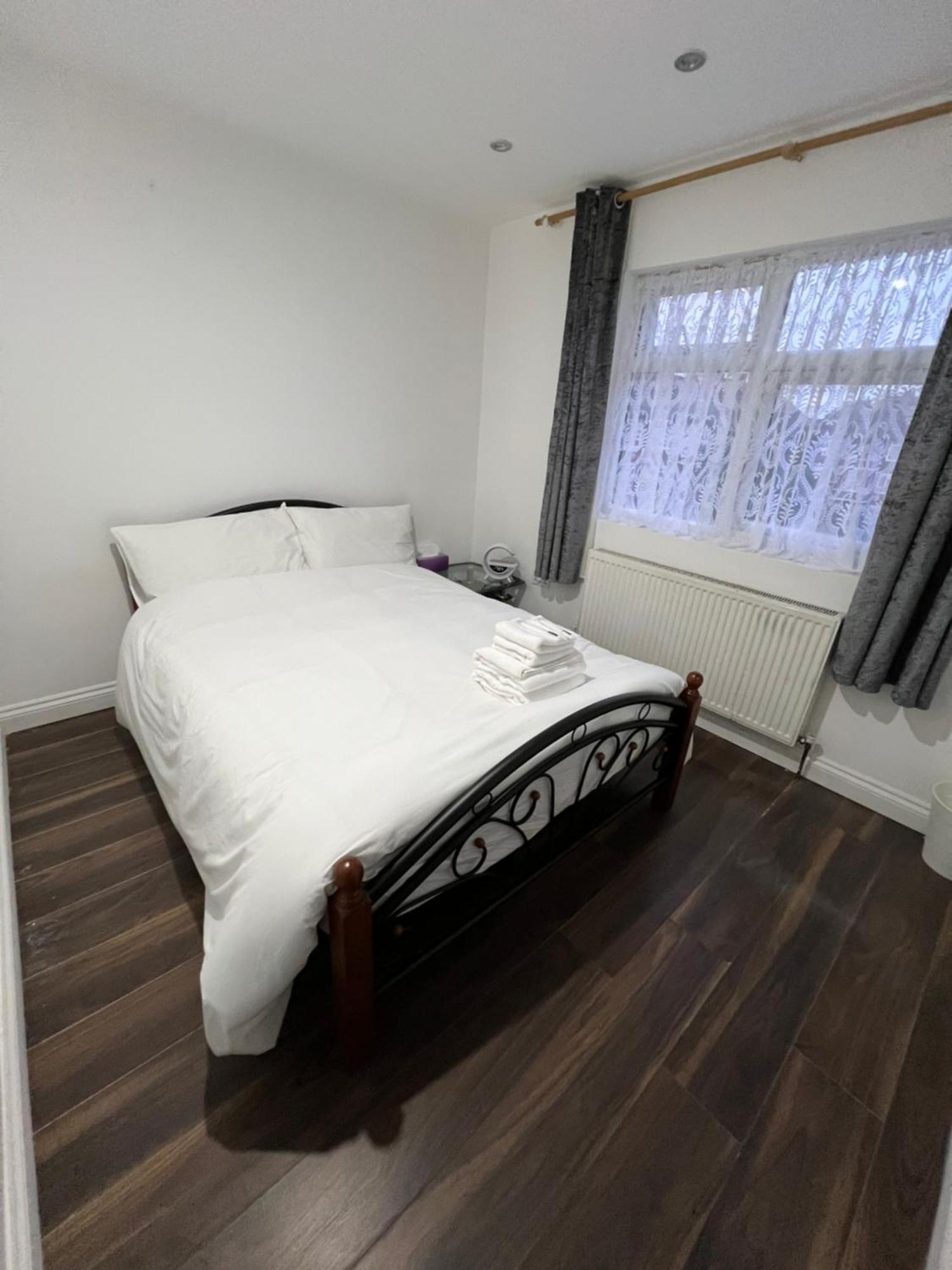 Monk Drive House Проживание в семье *